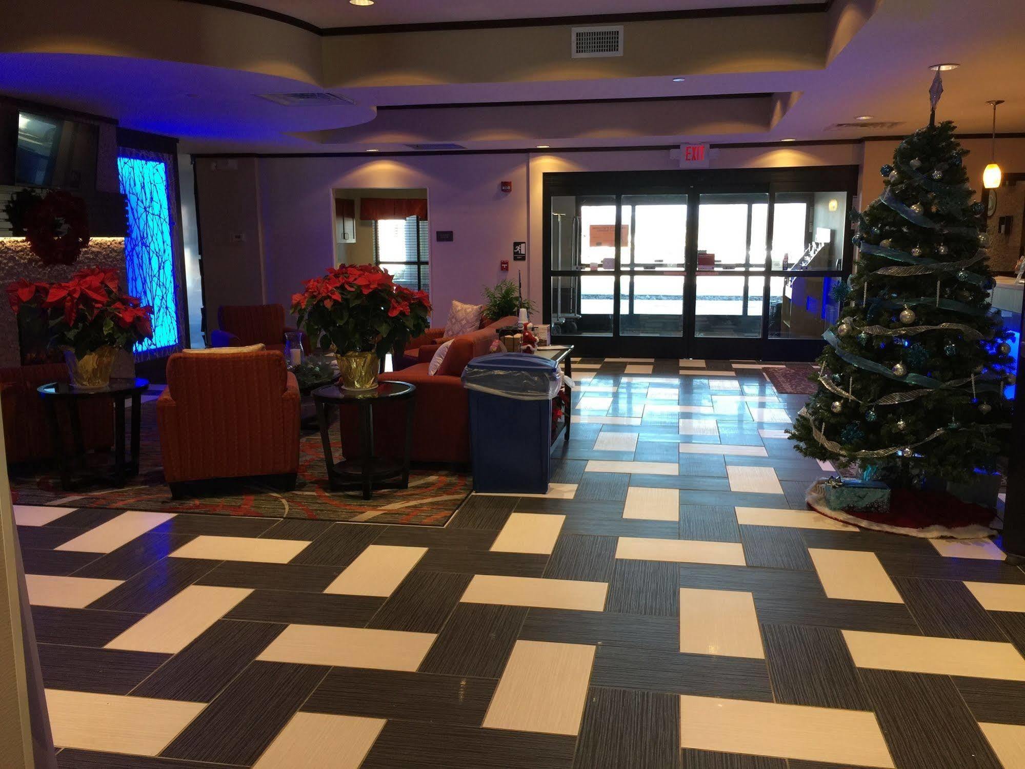 Comfort Suites Юнионтаун Экстерьер фото