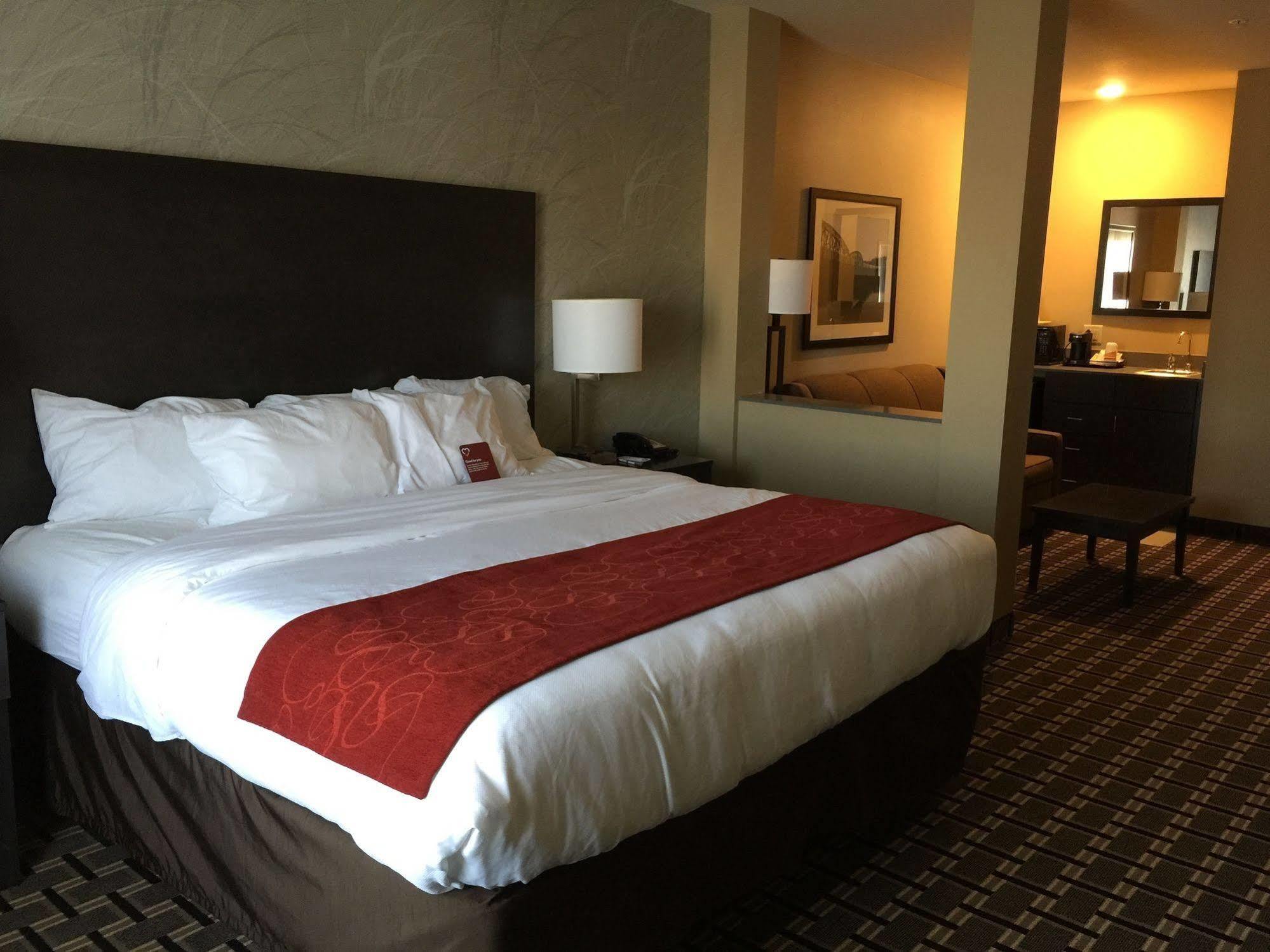 Comfort Suites Юнионтаун Экстерьер фото